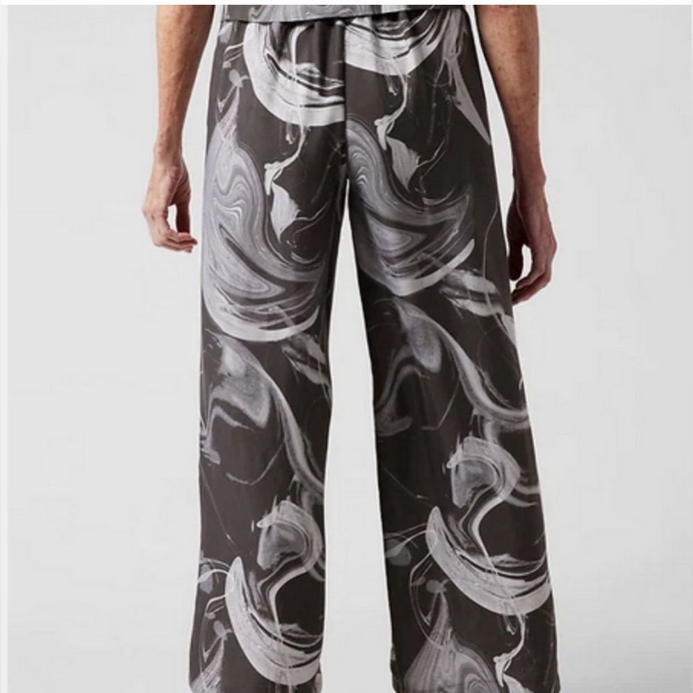 NWT Athleta Calm Cool Pant. Grey Black Marble with White.  Small - Picture 2 of 9